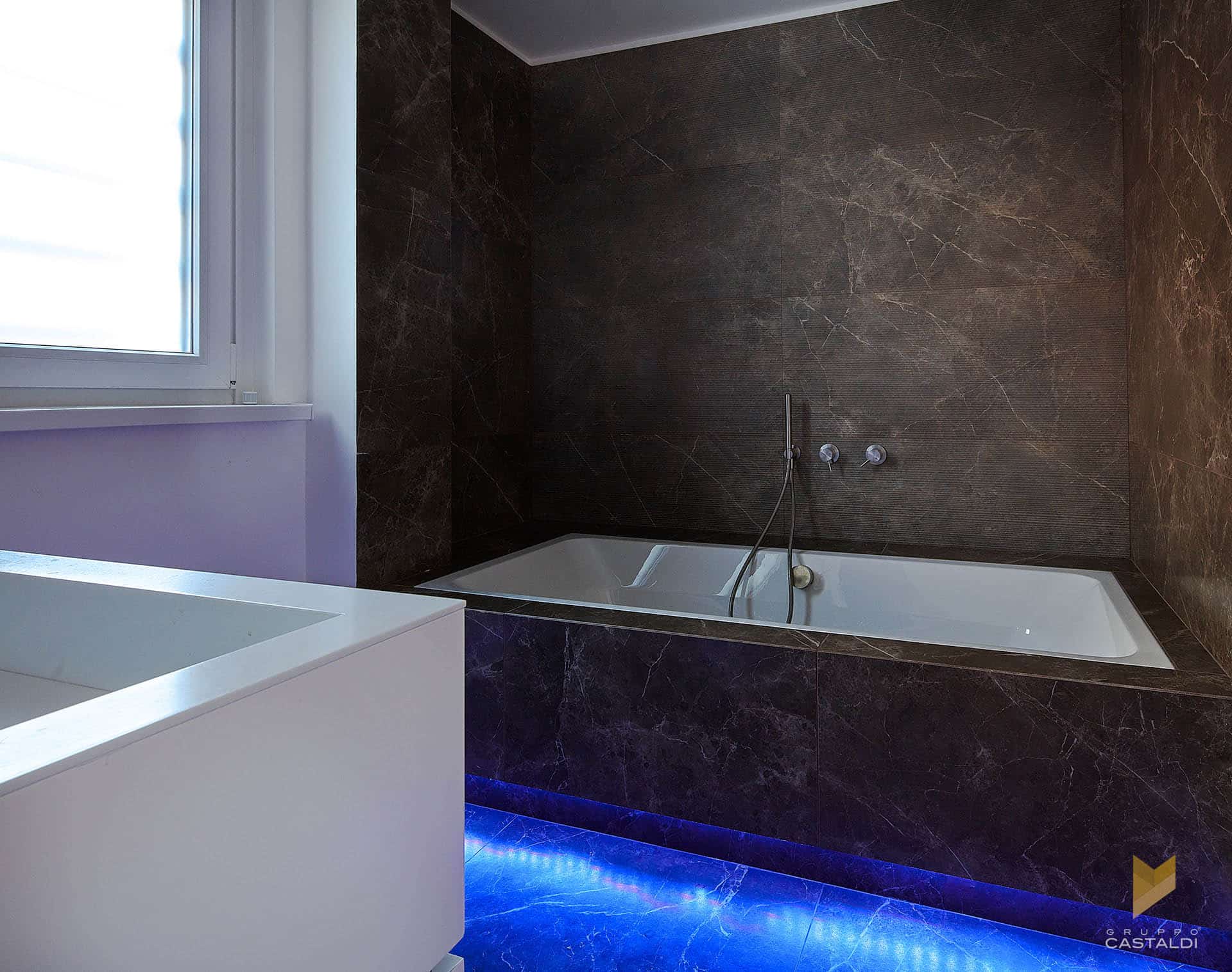Architetto Casal Palocco. Bagno in gres effetto marmo