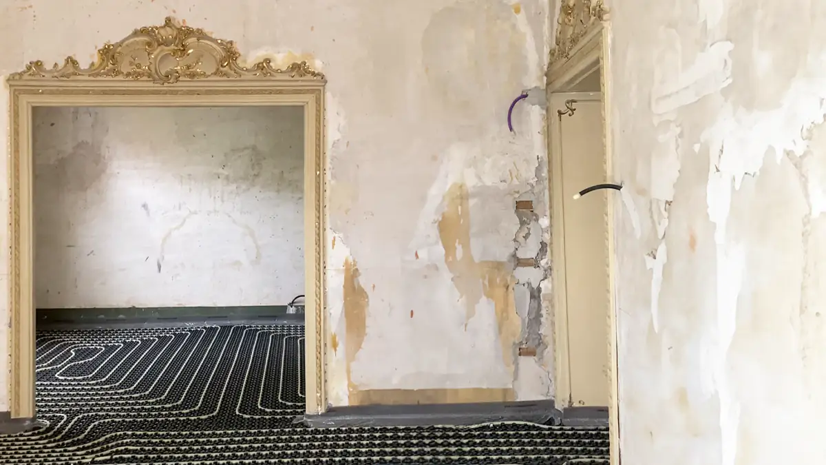 Impianto di raffrescamento a pavimento installato in una casa ristrutturata a Roma